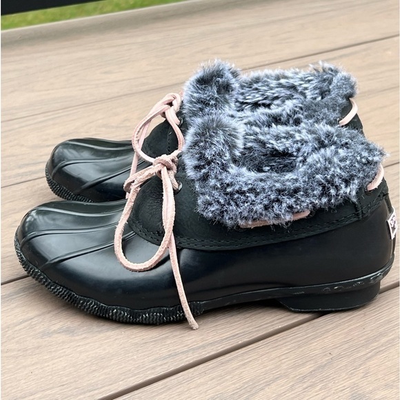 Sperry Saltwater 1-eye black with pink ties faux fur trim duck boots size 7 - Picture 4 of 12